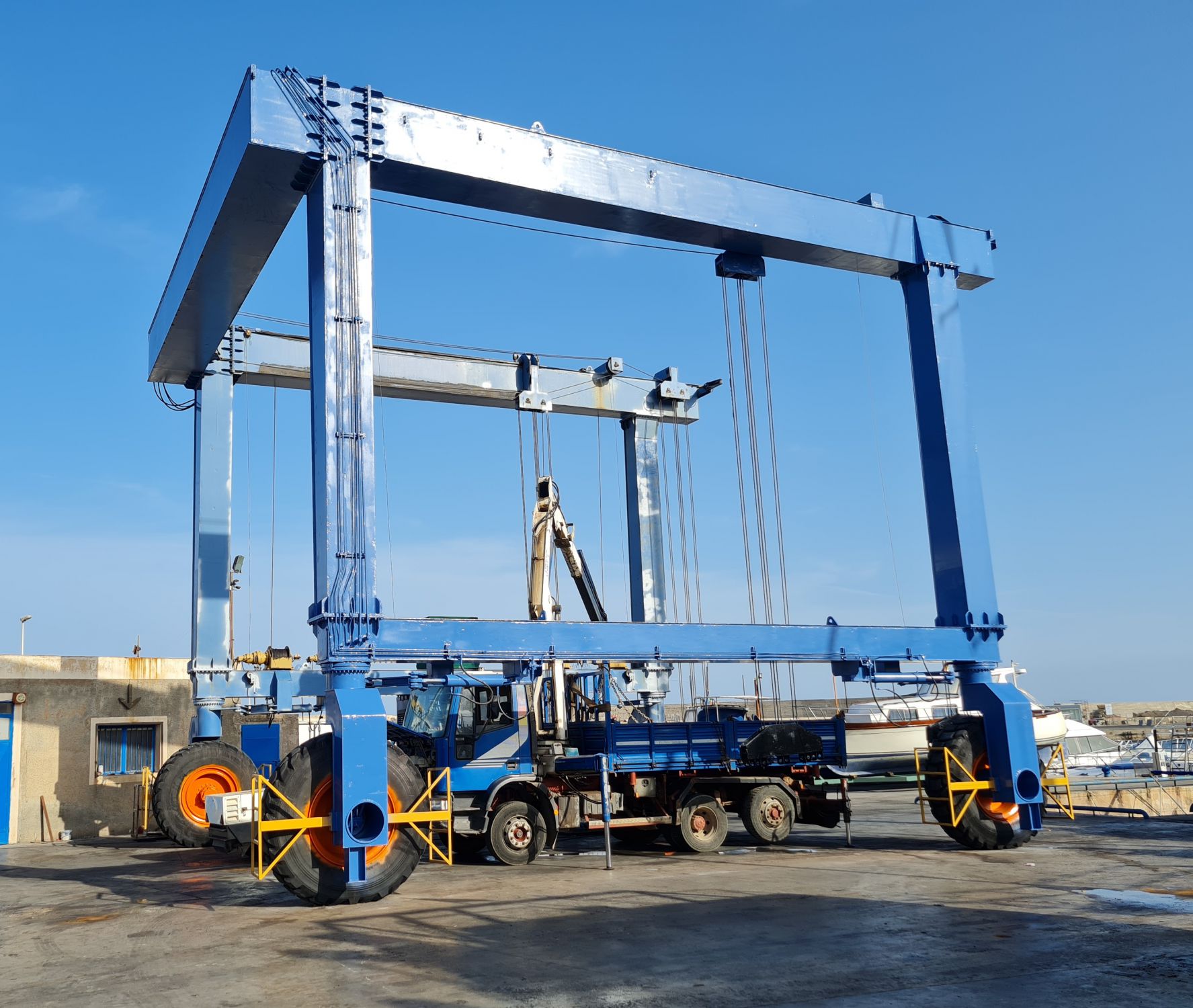 effective marine-travellift-lifting solution-Huada crane