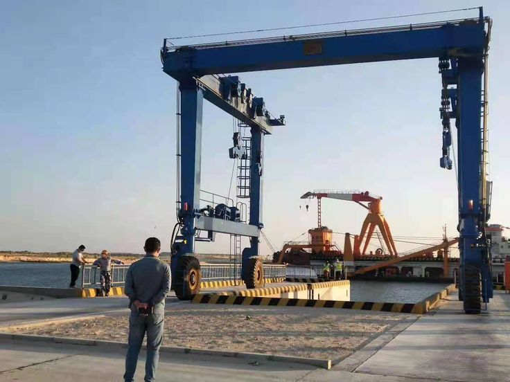 mobile boat lift crane for lift-Huadacrane