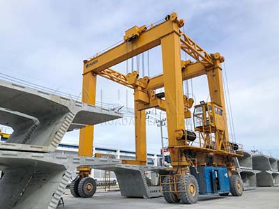 120T Straddle Carrier