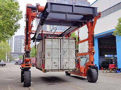 Container Straddle Carrier